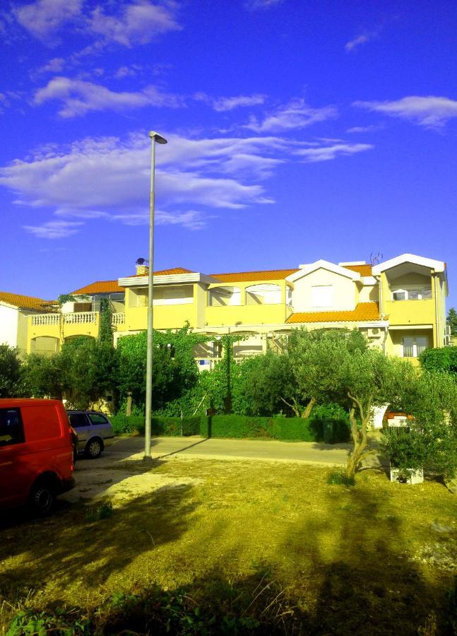 Apartments Dubravka Pirovac Exterior foto