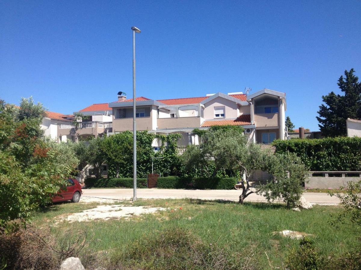 Apartments Dubravka Pirovac Exterior foto