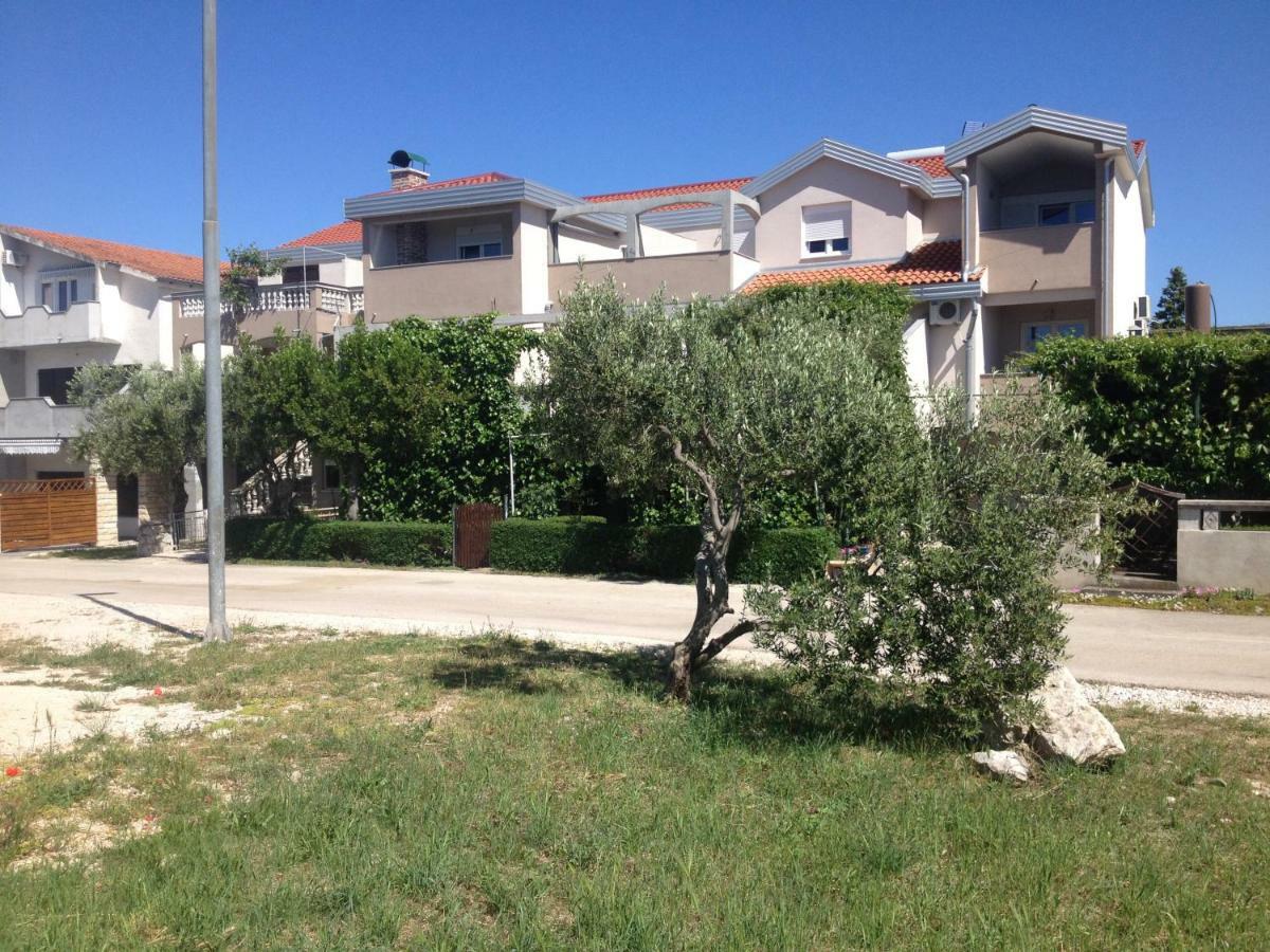 Apartments Dubravka Pirovac Exterior foto